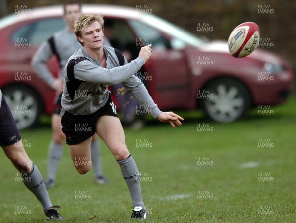 010205 - Wales Rugby Training - Wales' Dwayne Peel gets ball away