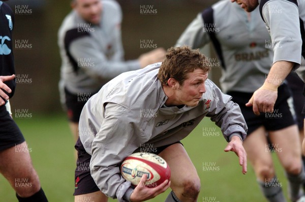 010205 - Wales Rugby Training - Wales' Dafydd Jones gathers loose ball