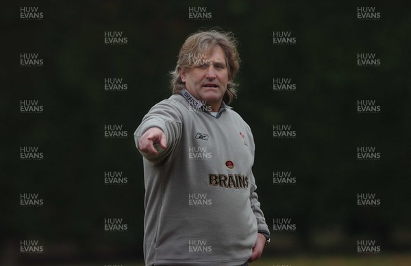 010206  Wales rugby training,Cardiff Scott Johnson during training with the Wales squad today � Huw Evans,Cardiff