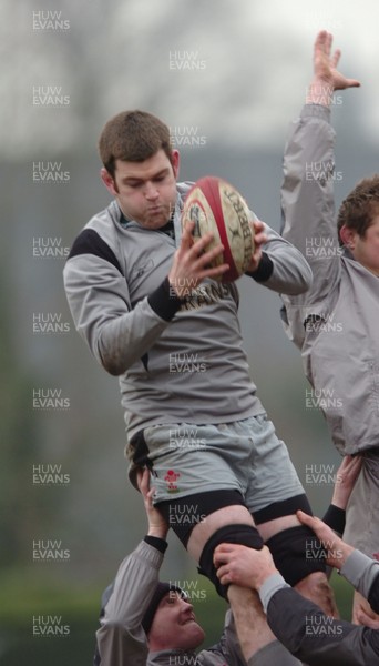 010206  Wales rugby training,Cardiff  Michael Owen takes lineout ball   