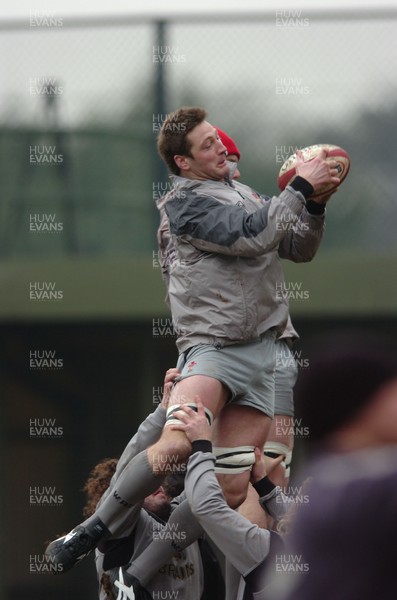 010206  Wales rugby training,Cardiff  Ian Gough wins lineout ball   