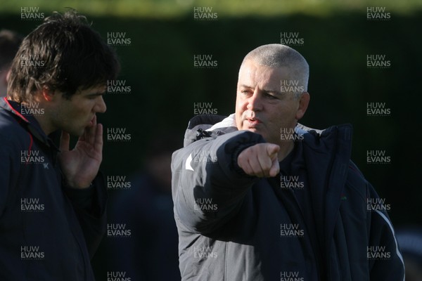 01.02.08  Wales rugby training at St Paul's School,Mortlake. Wales Coach Warren Gatland discusses tactics with Mike Phillips during training today(FRI) 