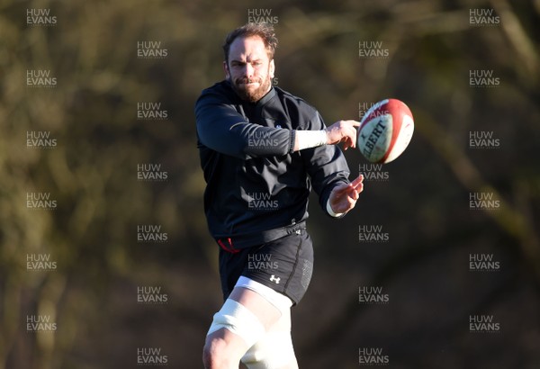 010218 - Wales Rugby Training - Alun Wyn Jones during training