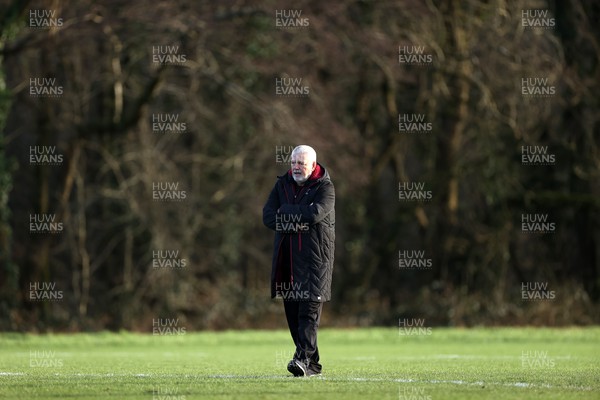 010224 - Wales Rugby Training in the week leading up to their first 6 Nations game against Scotland - Warren Gatland, Head Coach during training