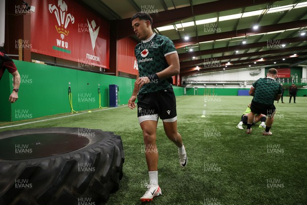 010324 - Wales Rugby Training in the National Centre of Excellence (NCE) - Rio Dyer during training