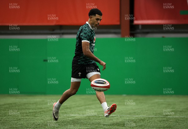 010324 - Wales Rugby Training in the National Centre of Excellence (NCE) - Rio Dyer during training