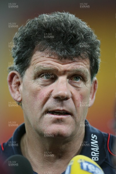 01.06.07  Wales rugby tour to Australia Wales coach Gareth Jenkins speaks to the press at the Suncorp Stadium in Brisbane. 
