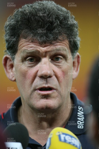 01.06.07  Wales rugby tour to Australia Wales coach Gareth Jenkins speaks to the press at the Suncorp Stadium in Brisbane. 