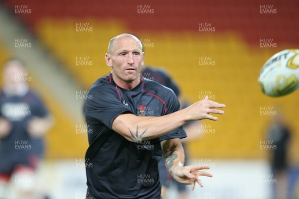 01.06.07  Wales rugby tour to Australia Gareth Thomas trains at the Suncorp Stadium in Brisbane. 
