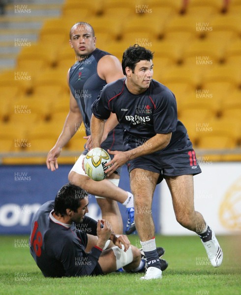 01.06.07  Wales rugby tour to Australia Mike Phillips trains at the Suncorp Stadium in Brisbane. 