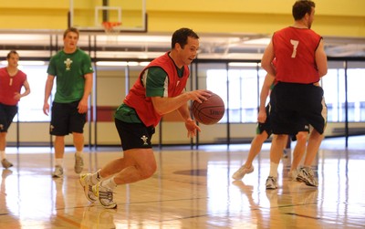 01.06.09 - Wales Rugby Training - Gareth Cooper during a game of basketball. 