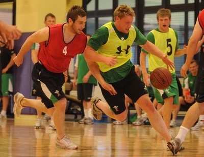 01.06.09 - Wales Rugby Training - Andrew Bishop and Jonathan Spratt compete during a game of basketball. 