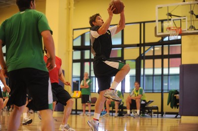 01.06.09 - Wales Rugby Training - Robin Sowden-Taylor during a game of basketball. 