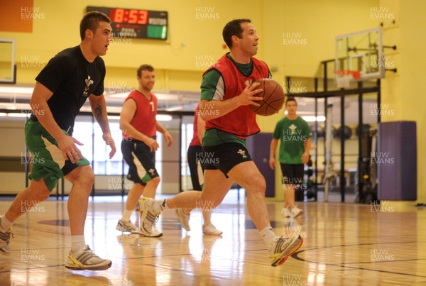 01.06.09 - Wales Rugby Training - Gareth Cooper during a game of basketball. 