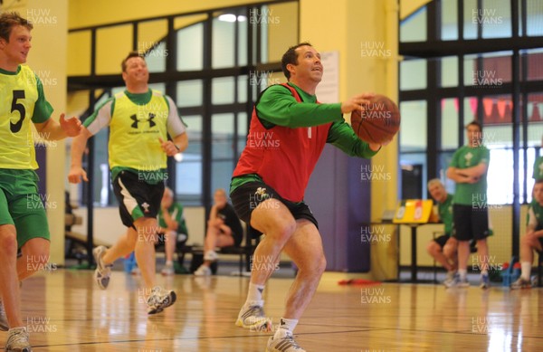 01.06.09 - Wales Rugby Training - Gareth Cooper during a game of basketball. 