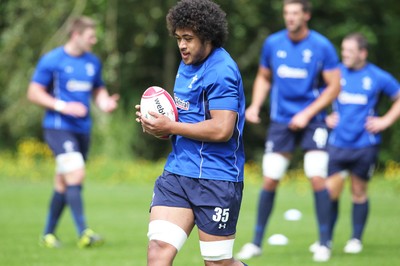 01.06.11 Wales rugby training... Toby Faletau on the charge. 