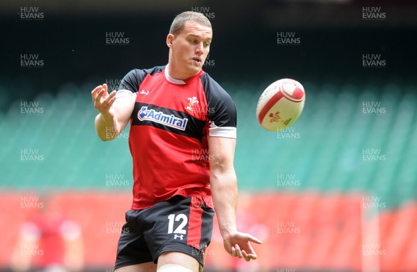 010612 - Wales Rugby Captains Run -Ian Evans during training