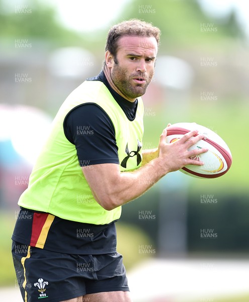 010617 - Wales Rugby Training - Jamie Roberts during training