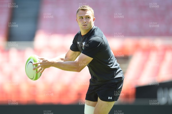 010618 - Wales Rugby Training - Tom Prydie during training