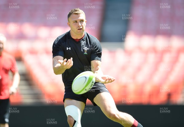 010618 - Wales Rugby Training - Tom Prydie during training