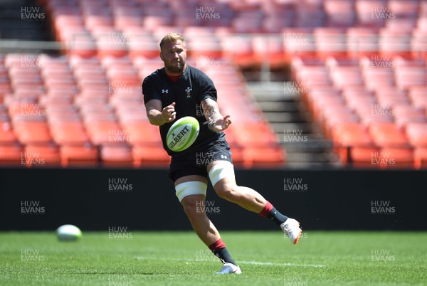010618 - Wales Rugby Training - Ross Moriarty during training