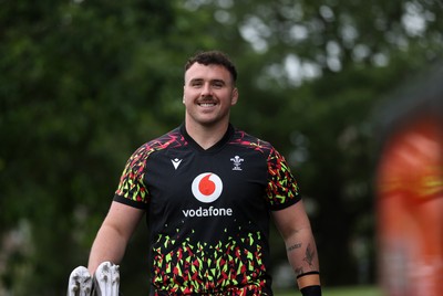 010626 - Wales Rugby Training on the first day of camp at the start of the Nations Championship - Ben Warren arrives at training