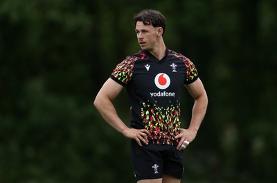 010626 - Wales Rugby Training on the first day of camp at the start of the Nations Championship - Tom Rogers during training