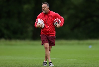 010626 - Wales Rugby Training on the first day of camp at the start of the Nations Championship - Matt Sherratt during training