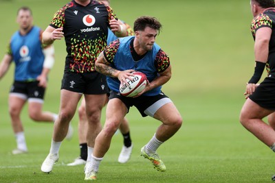 010626 - Wales Rugby Training on the first day of camp at the start of the Nations Championship - Joe Roberts during training