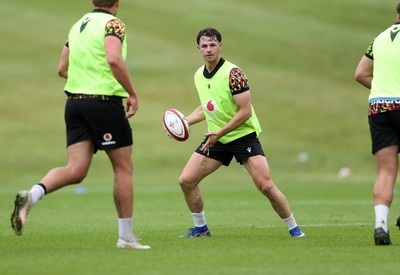 010626 - Wales Rugby Training on the first day of camp at the start of the Nations Championship - Tom Rogers during training