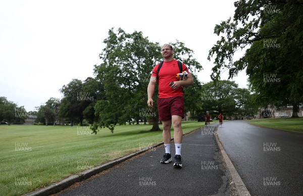 010626 - Wales Rugby Training on the first day of camp at the start of the Nations Championship - Aaron Wainwright arrives at training