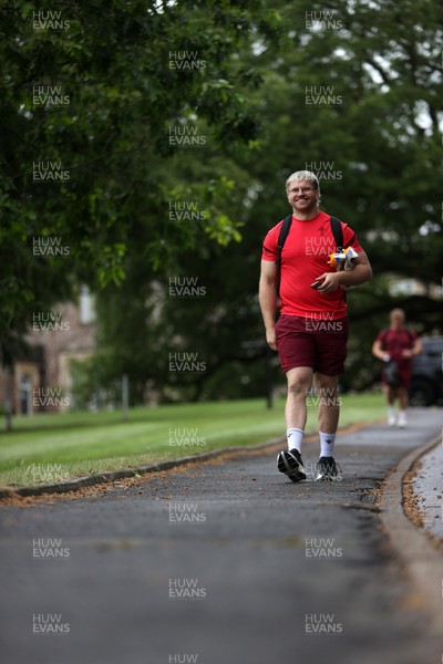 010626 - Wales Rugby Training on the first day of camp at the start of the Nations Championship - Aaron Wainwright arrives at training