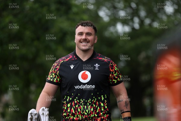 010626 - Wales Rugby Training on the first day of camp at the start of the Nations Championship - Ben Warren arrives at training