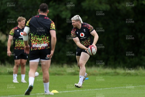010626 - Wales Rugby Training on the first day of camp at the start of the Nations Championship - Aaron Wainwright during training