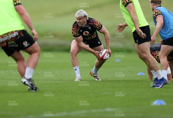 010626 - Wales Rugby Training on the first day of camp at the start of the Nations Championship - Aaron Wainwright during training
