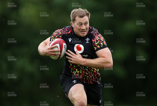 010626 - Wales Rugby Training on the first day of camp at the start of the Nations Championship - Ben Carter during training