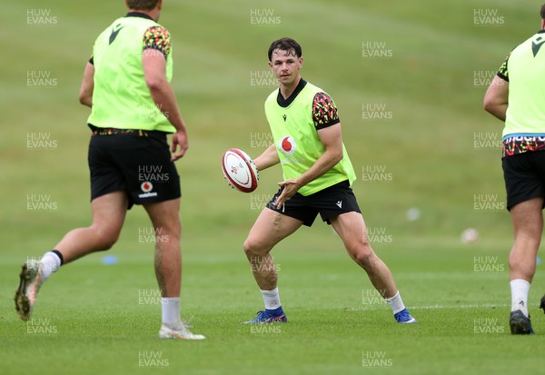 010626 - Wales Rugby Training on the first day of camp at the start of the Nations Championship - Tom Rogers during training