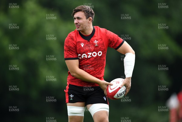 010721 - Wales Rugby Training - Taine Basham during training