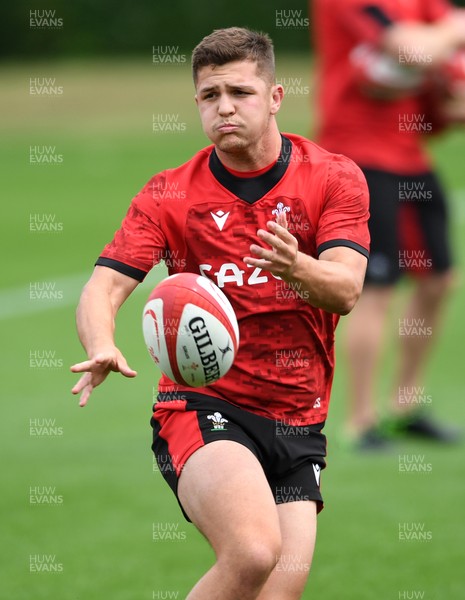 010721 - Wales Rugby Training - Callum Sheedy during training