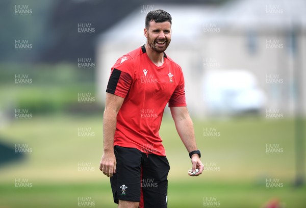 010721 - Wales Rugby Training - Chris Edwards during training