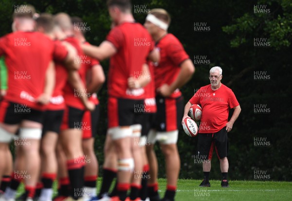 010721 - Wales Rugby Training - John Rowlands during training