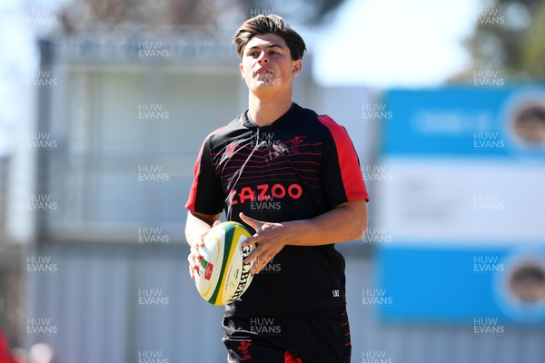 010722 - Wales Rugby Training - Louis Rees-Zammit during training