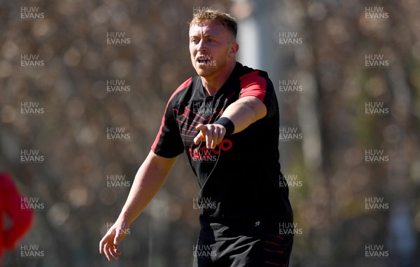 010722 - Wales Rugby Training - Tommy Reffell during training