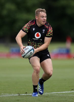 010726 - Wales Rugby Training ahead of the first Nations Championship game against Fiji - Sam Costelow during training