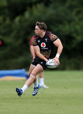 010726 - Wales Rugby Training ahead of the first Nations Championship game against Fiji - Dan Edwards during training