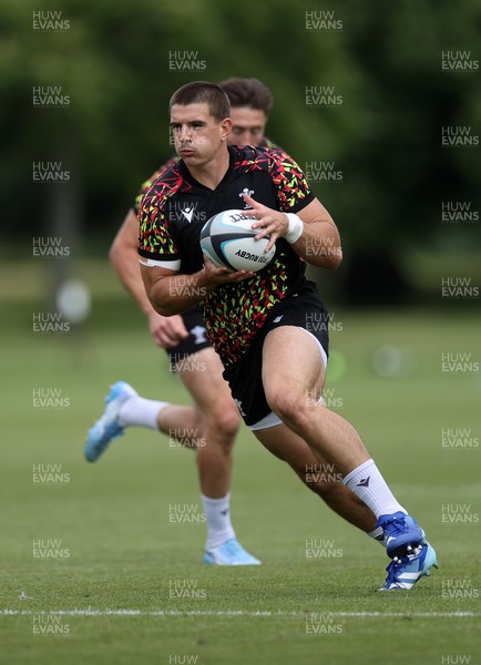 010726 - Wales Rugby Training ahead of the first Nations Championship game against Fiji - Joe Hawkins during training
