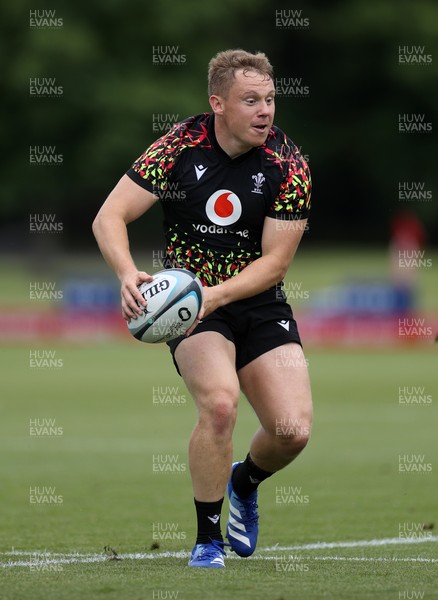 010726 - Wales Rugby Training ahead of the first Nations Championship game against Fiji - Sam Costelow during training