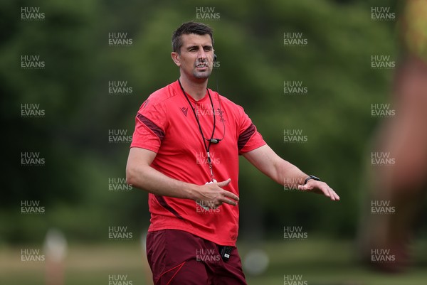 010726 - Wales Rugby Training ahead of the first Nations Championship game against Fiji - Peter Murchie, Defence Coach during training