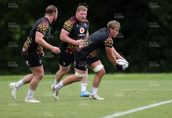 010726 - Wales Rugby Training ahead of the first Nations Championship game against Fiji - Jac Morgan during training