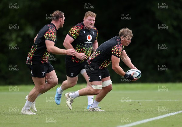 010726 - Wales Rugby Training ahead of the first Nations Championship game against Fiji - Jac Morgan during training